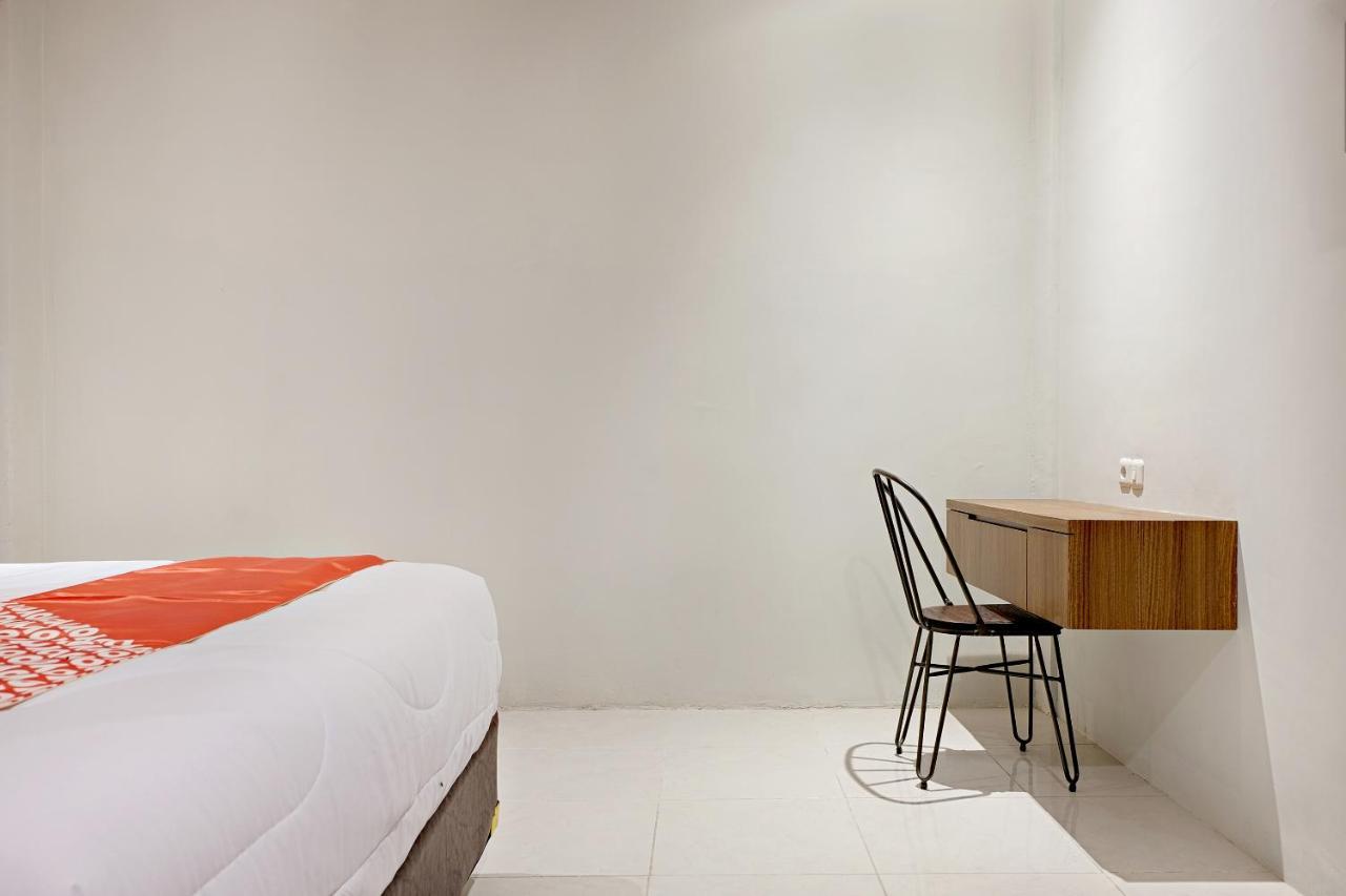 Hotel Super Oyo 2756 Anata Makassar Exterior foto